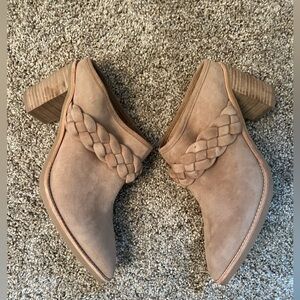 NWOT - Dolce Vita Serla Ankle Boot - 8